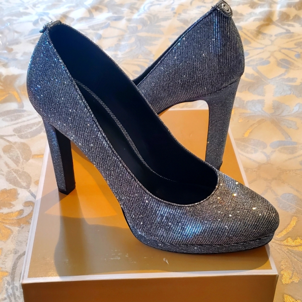 Michael Kors closed shoe pumps